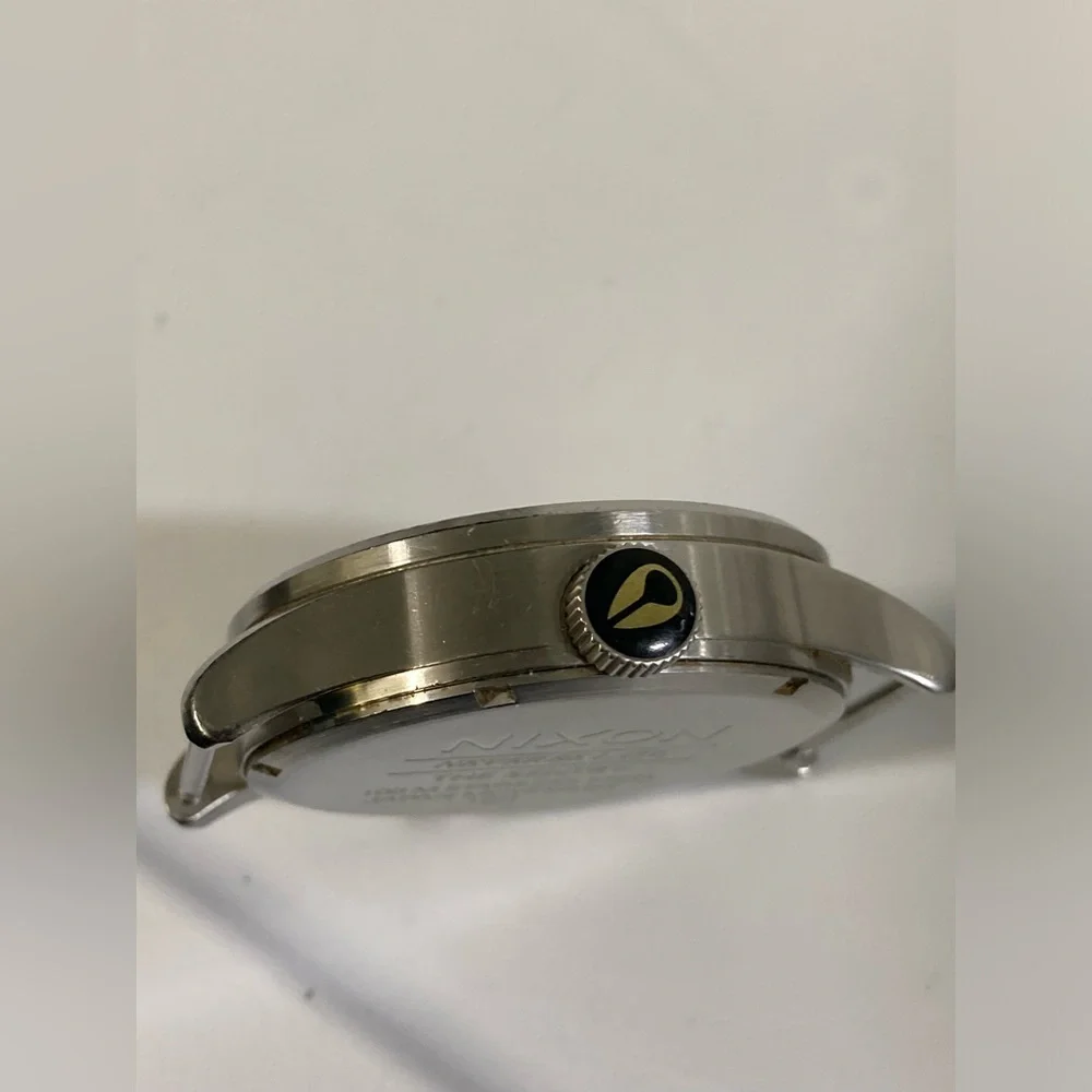 Nixon Sentry, watch body only, no strap, new battery, Day/Date does NOT work - Picture 3 of 7